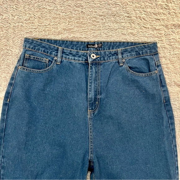 NWT! Boohoo midrise distressed boyfriend jeans! - Picture 4 of 8